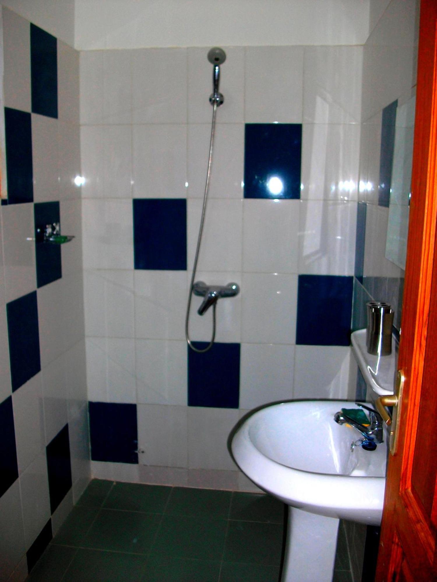 Dodoo Lodge Котону Екстериор снимка