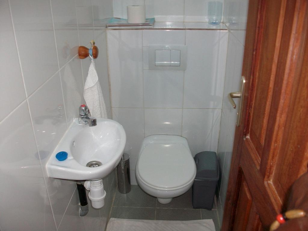 Dodoo Lodge Котону Екстериор снимка