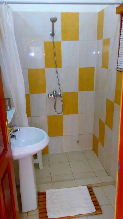 Dodoo Lodge Котону Екстериор снимка